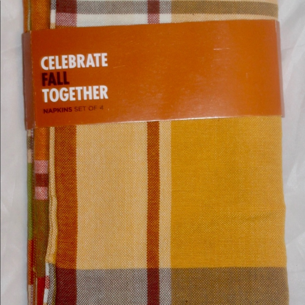 NWT Celebrate Fall Together Plaid Napkin 4-pk Multicolor Below $24.99 Retail